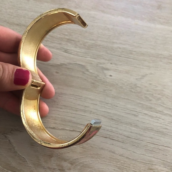 Betsey Johnson Floral Print Bangle - Picture 6 of 6